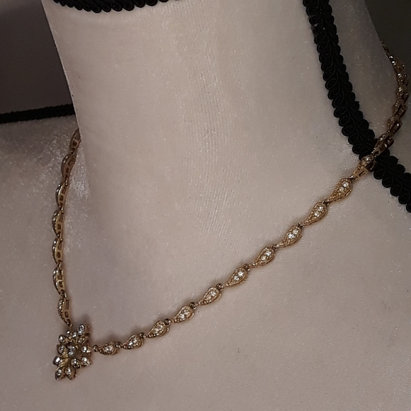 👛2/$20👛Elegant Crystal Necklace by Napier 18" - Picture 7 of 8